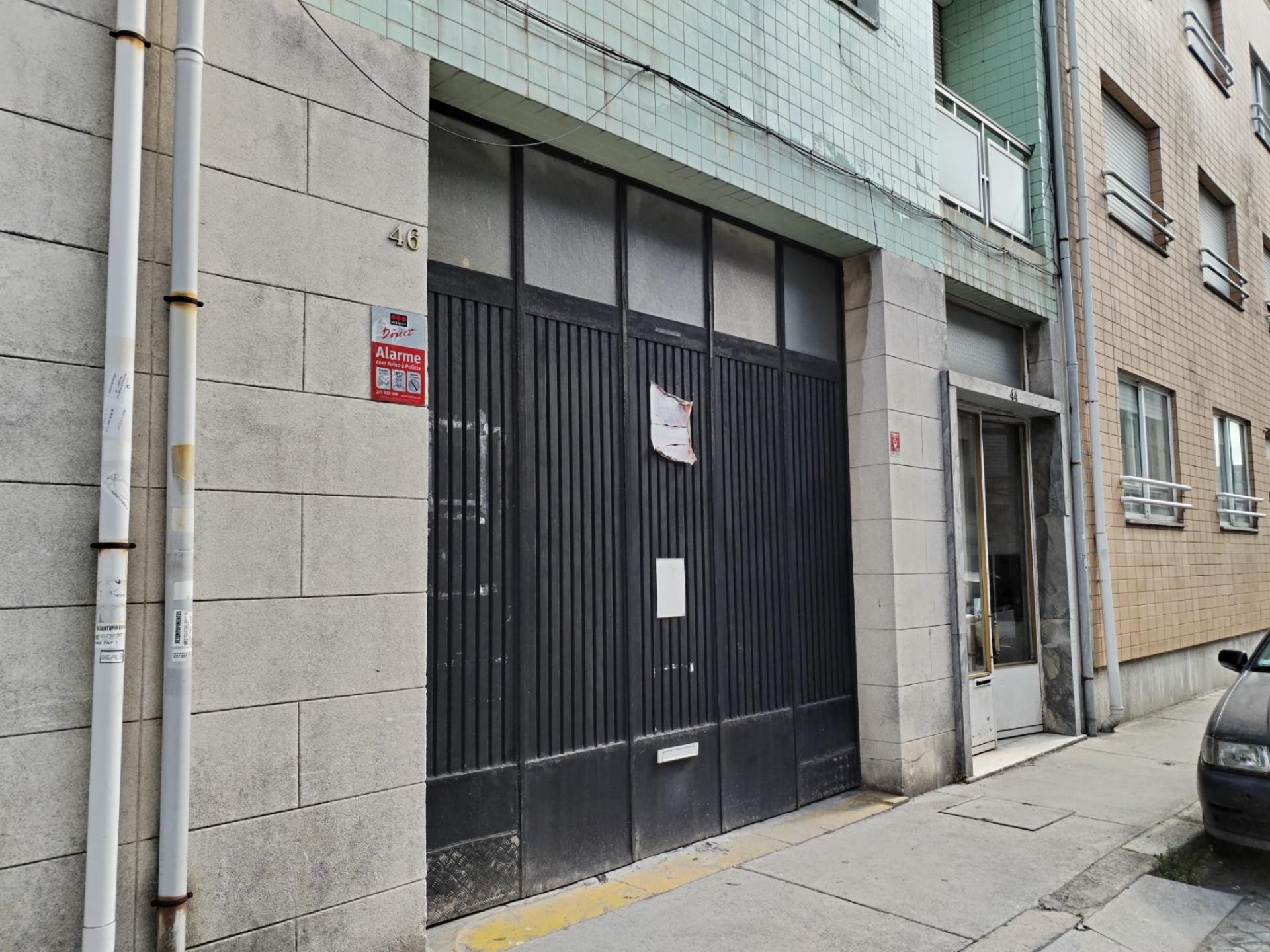 Armazém Industrial para Arrendamento – Porto (Constituição)